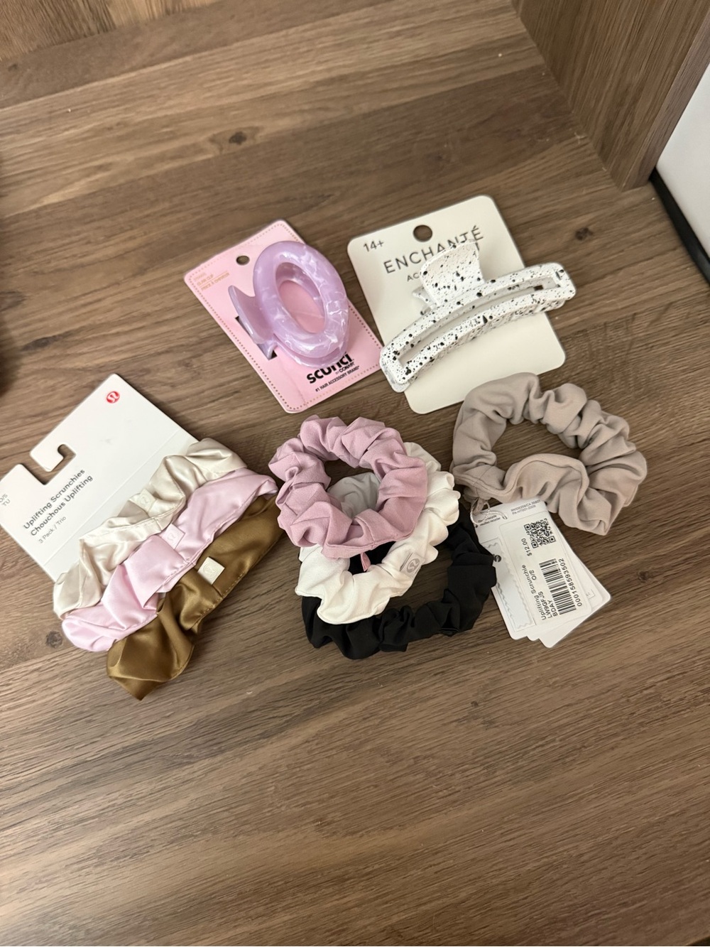 Brand new Assorted Lululemon hair scrunchies, and clips